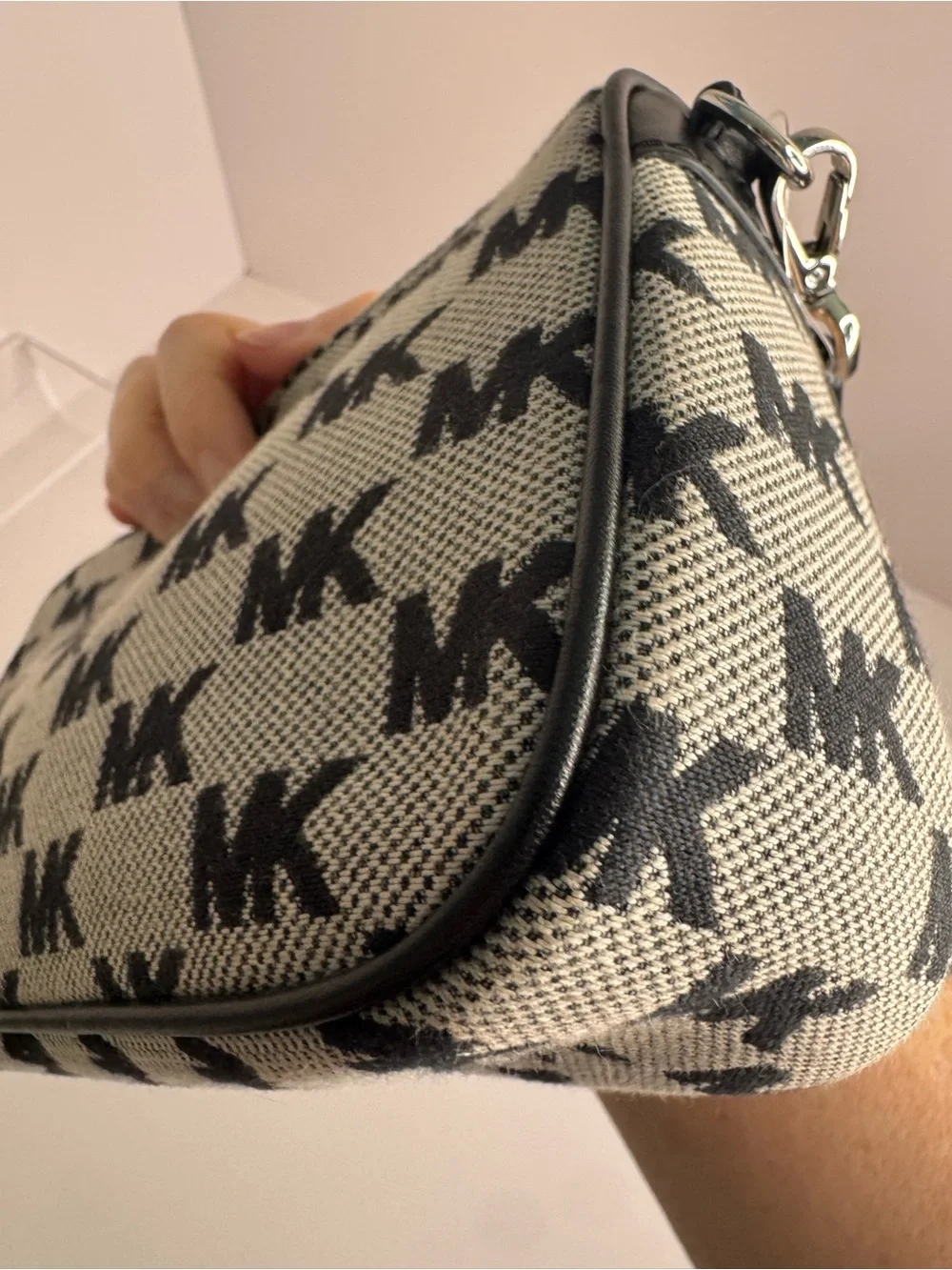 #338 Michael Kors Jet Set Signature Small Crossbody Bag